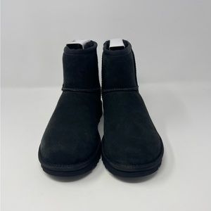 UGG Classic Mini II Genuine Shearling Lined Boot BLACK Color SIZE 6